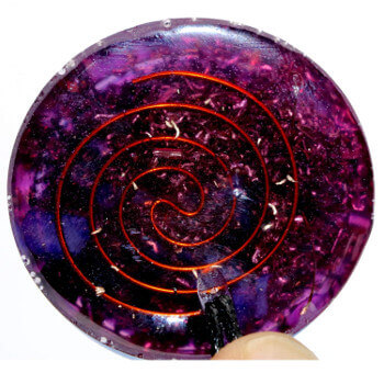 orgonite purpurea in trasparenza